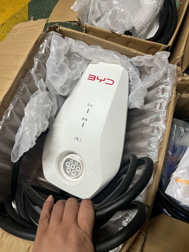 二手比亚迪新能源家用国标220V/32A/7KW充电桩通用电车充电枪