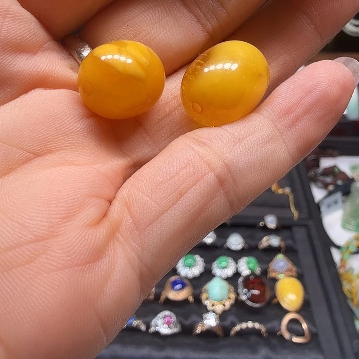 石***真未镶嵌琥珀裸石蜜蜡珠子