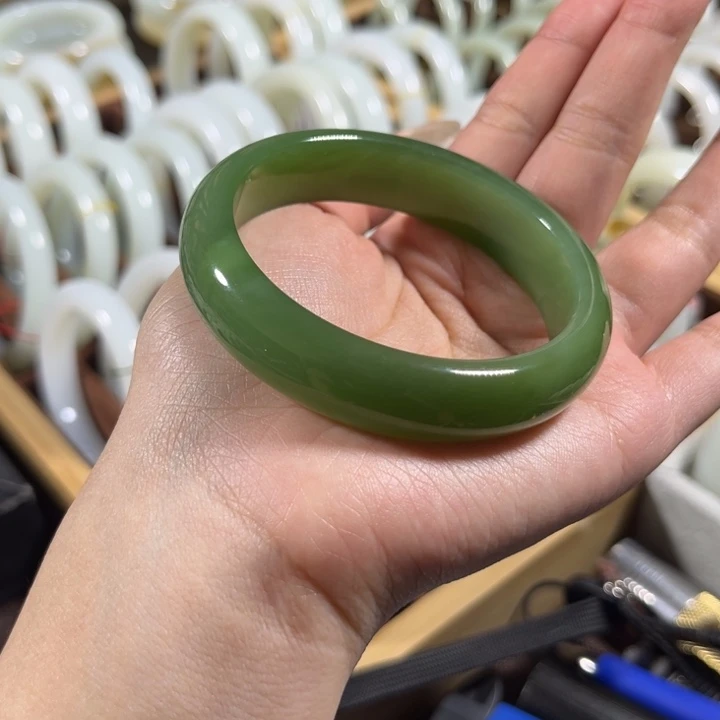 和田玉（碧玉）未镶嵌手镯