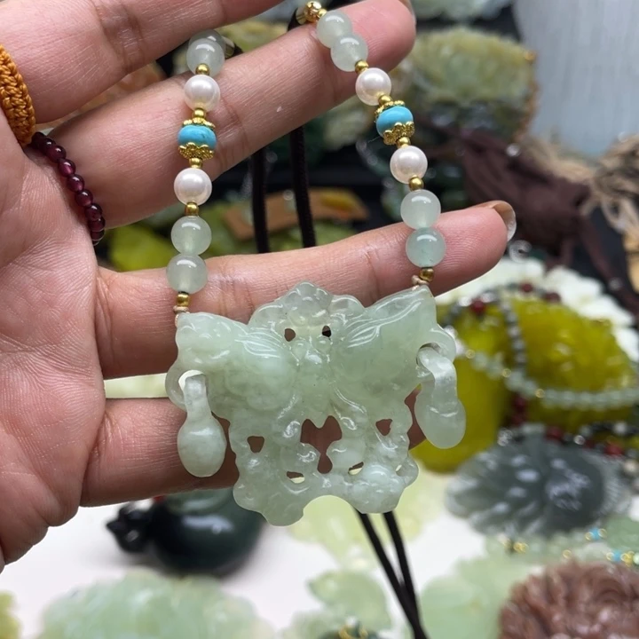 蛇纹石玉未镶嵌颈饰