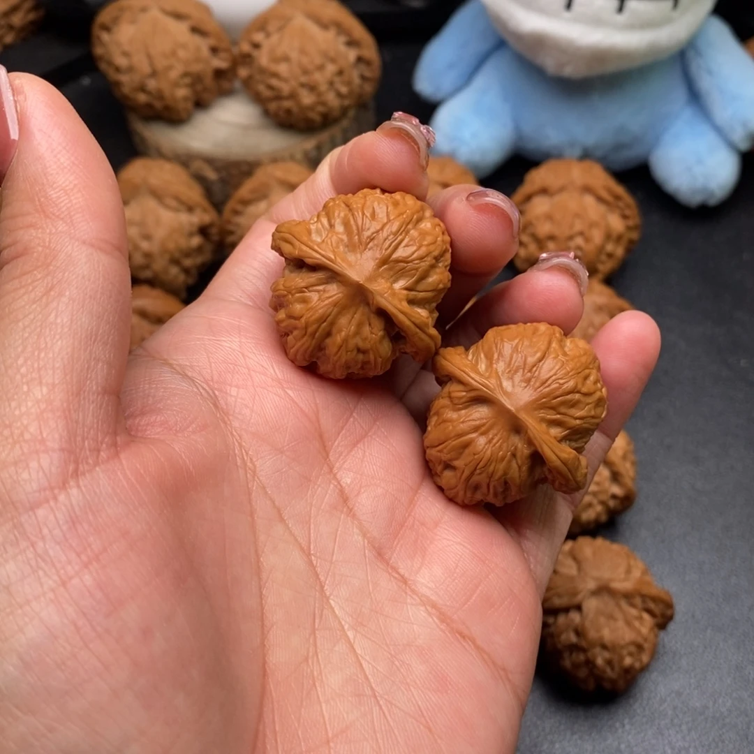 文玩核桃吊坠野狼32