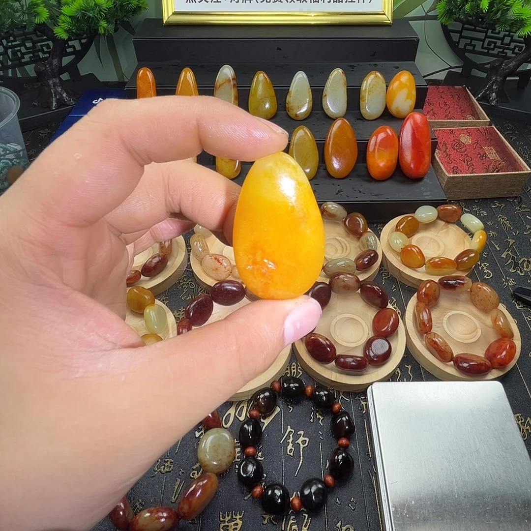 和田玉未镶嵌吊坠(赠链)