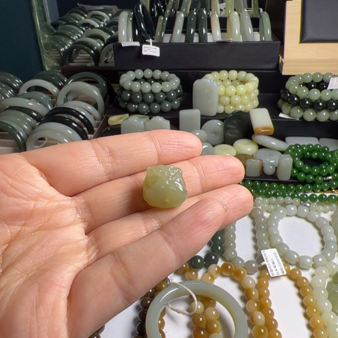 婷***婷和田玉未镶嵌手链