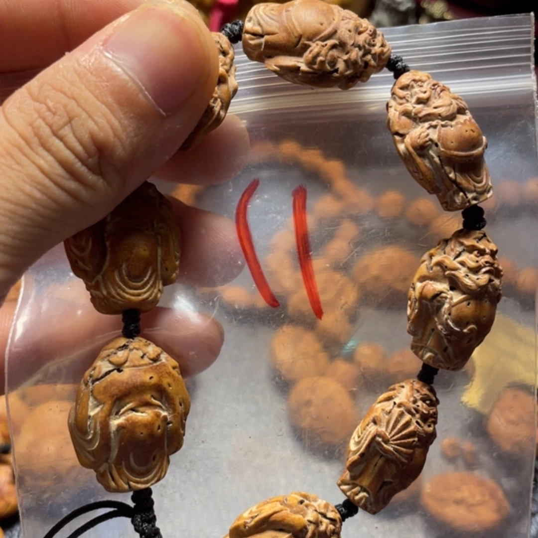 大桃核雕刻瑕疵钟馗
