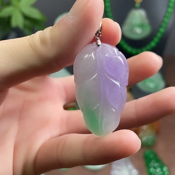 翡翠未镶嵌吊坠(赠链)