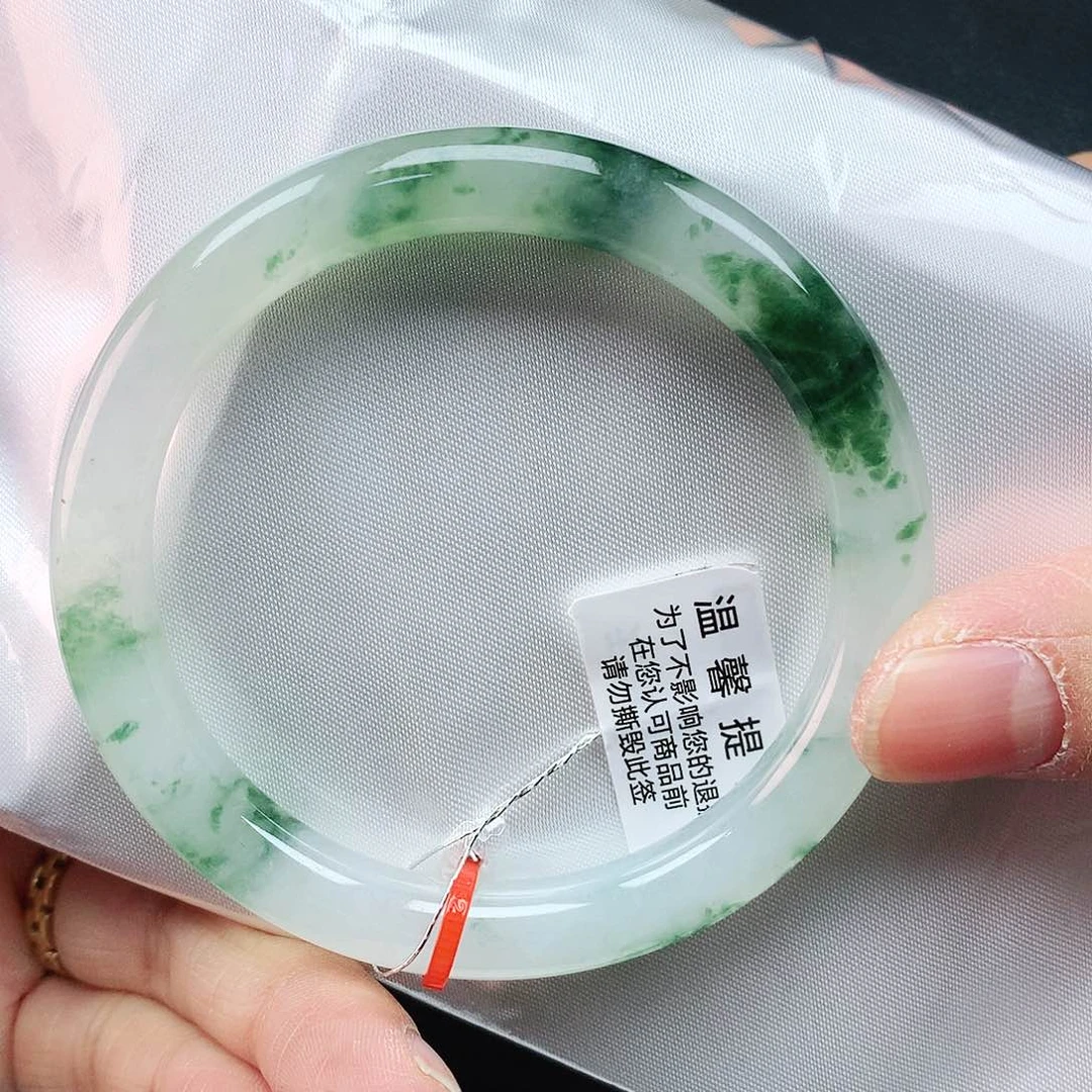 翡翠手镯未镶嵌54圈
