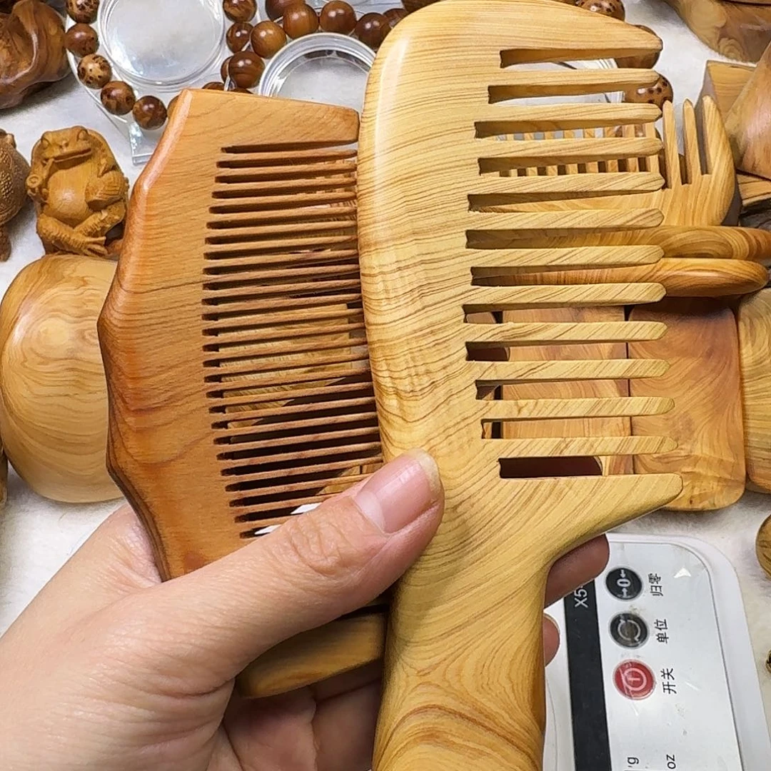 柏木心*?一把手工梳，一把机雕刻梳
