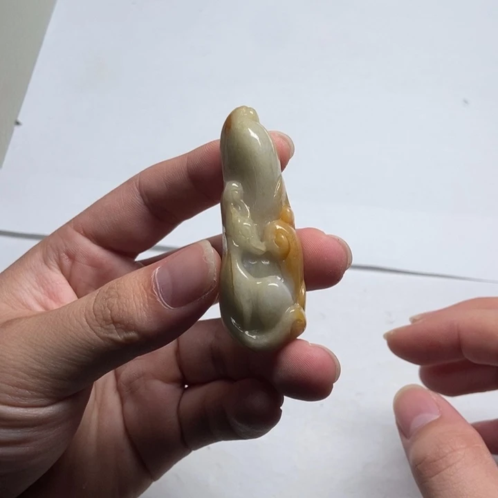 翡翠未镶嵌颈饰狐狸1