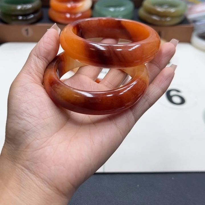 皮***飞石英岩玉未镶嵌珠宝奇石