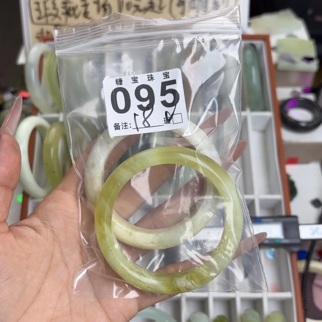 未镶嵌蛇纹石玉手镯夜*