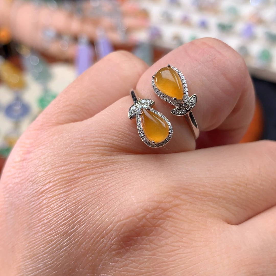 18K金镶嵌戒指翡翠水滴戒指