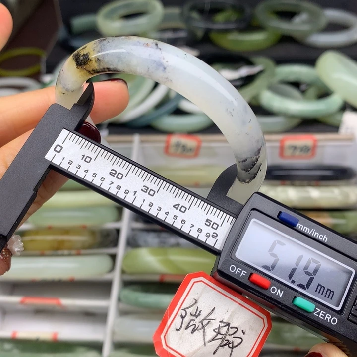 蛇纹石玉未镶嵌手镯964