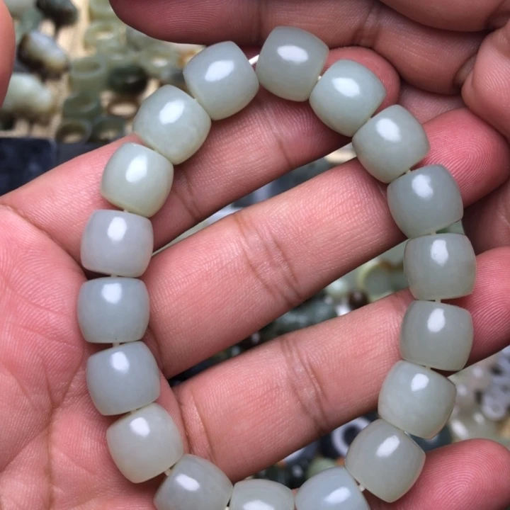 冰****和田玉未镶嵌颈饰