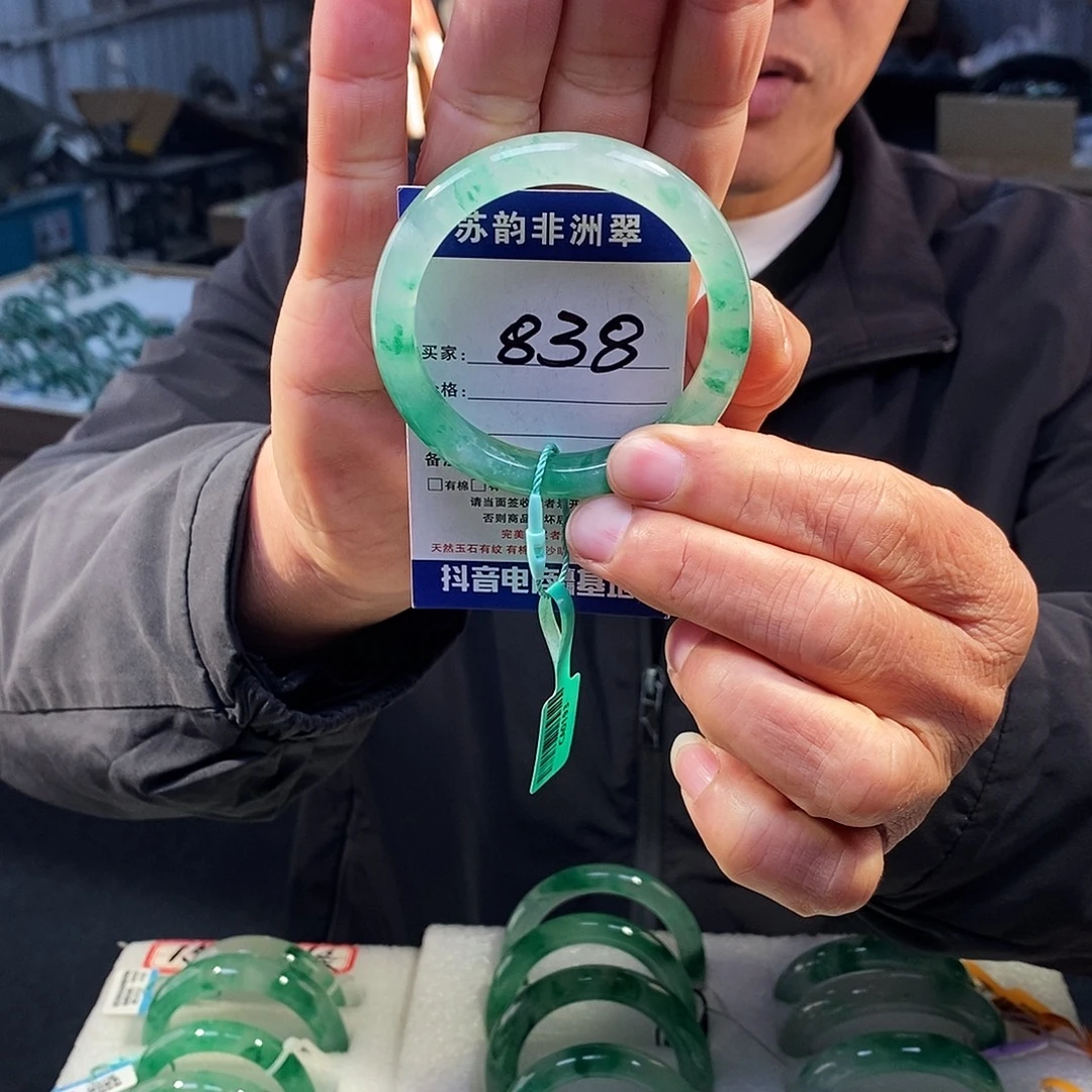 石英质玉（非洲翠）未镶嵌手镯