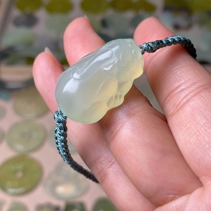 蛇纹石玉颈饰未镶嵌