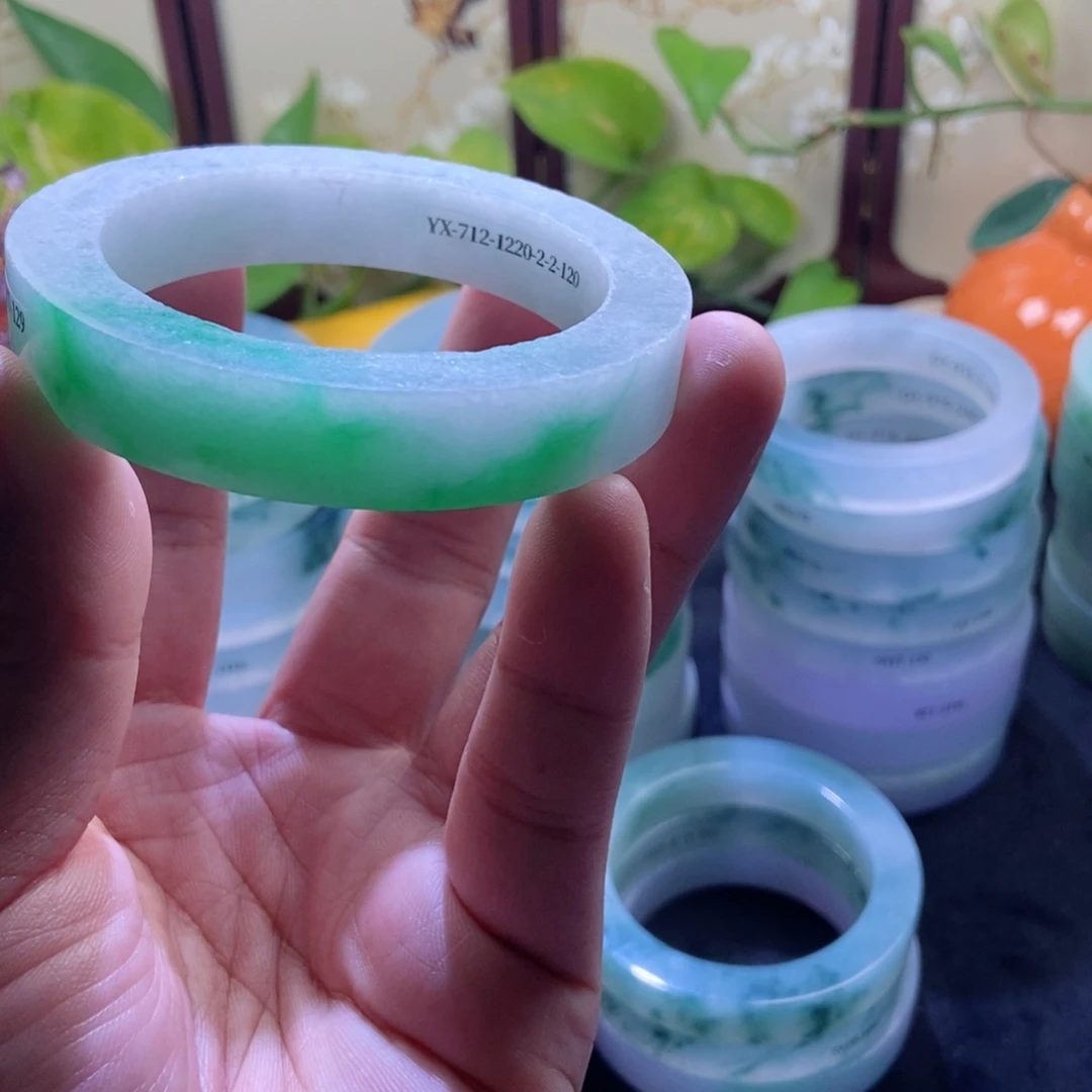 吒***定制翡翠未镶嵌手镯