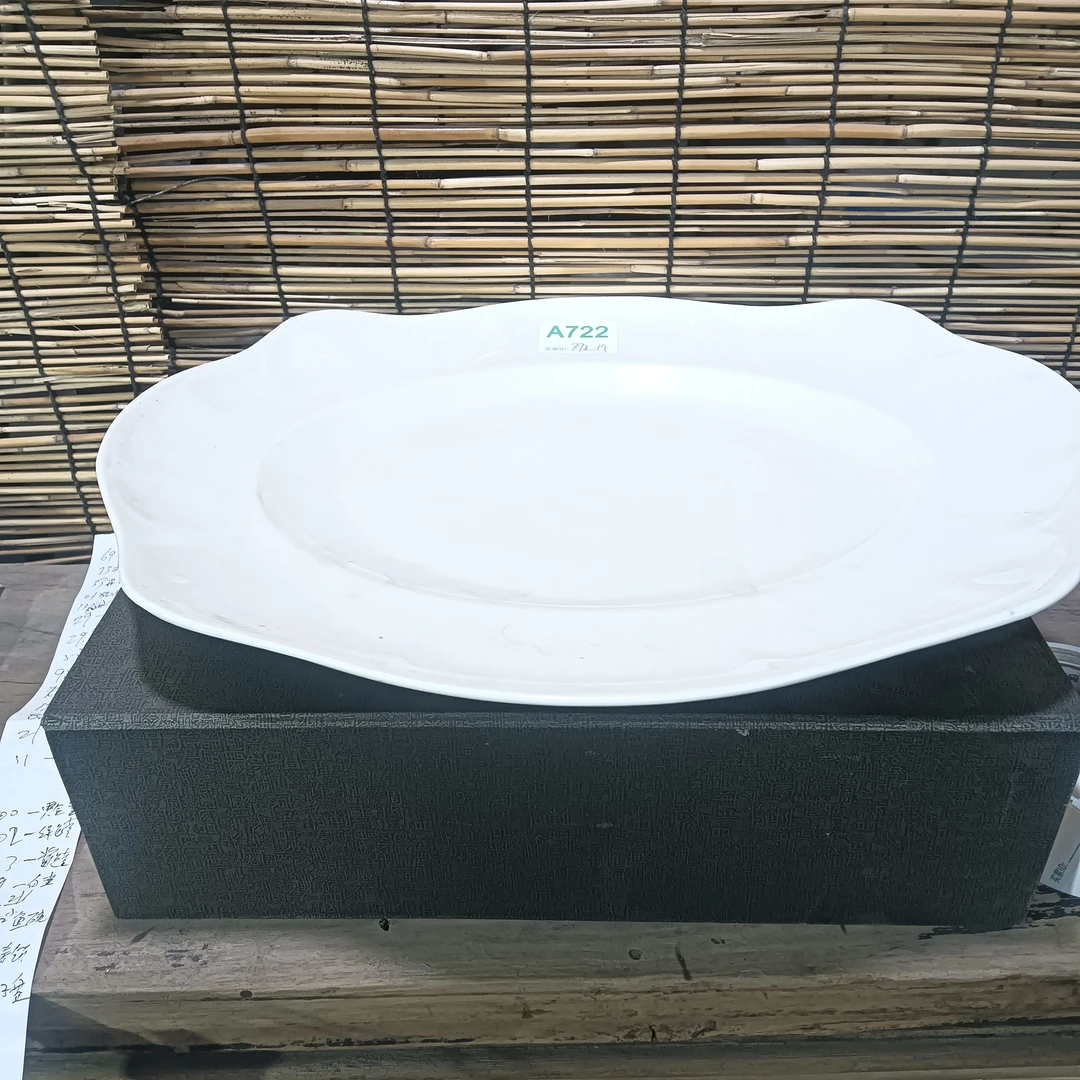 磁州窑鱼盘1个大，长38cm,宽31.5cm