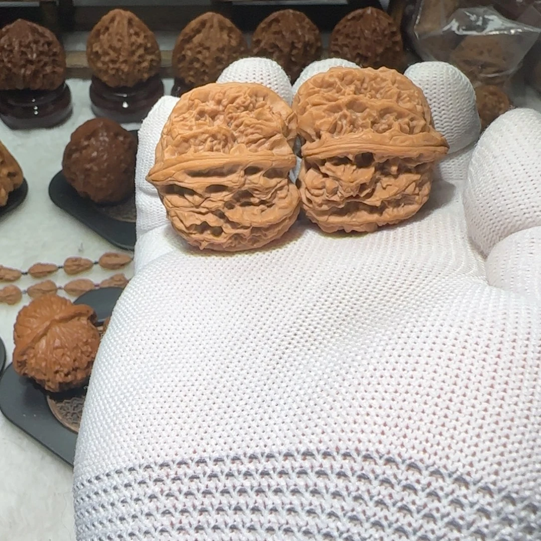 二***君文玩核桃吊坠水晶马蹄