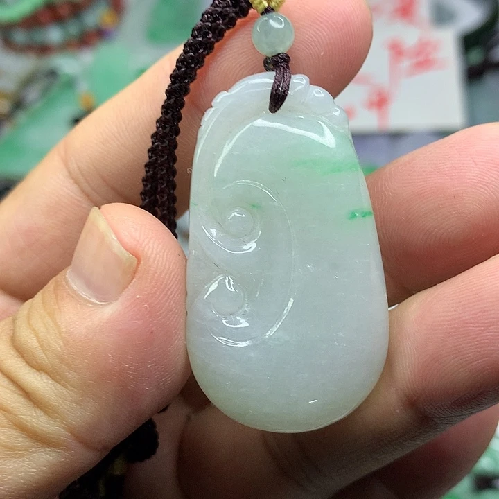 翡翠未镶嵌吊坠(赠链)