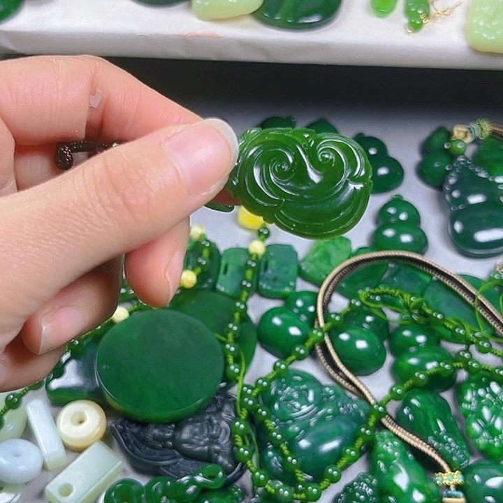 颈饰未镶嵌和田玉A****？