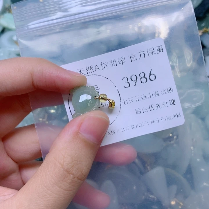 吊坠(不含链)未镶嵌翡翠