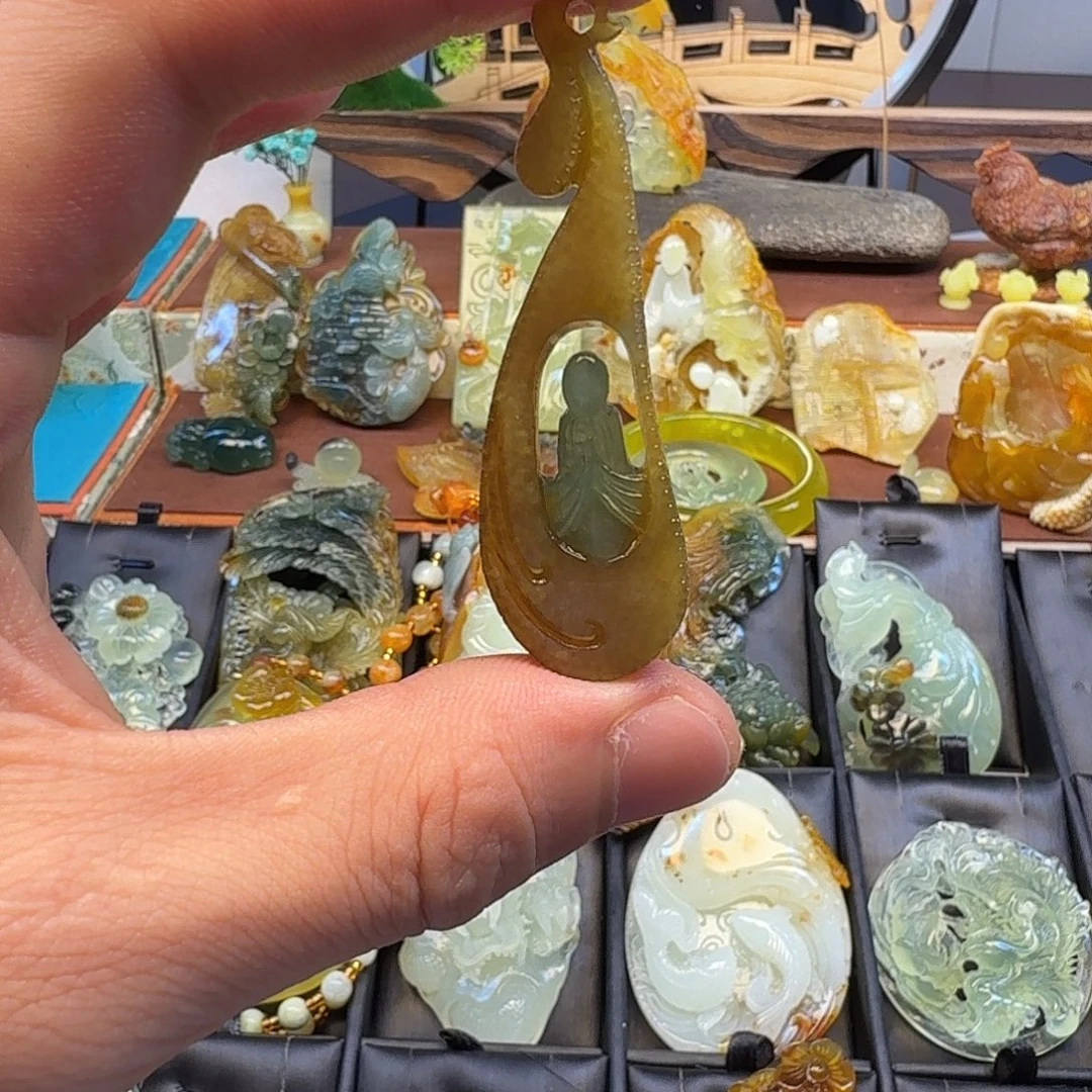 梦***~蛇纹石玉未镶嵌颈饰