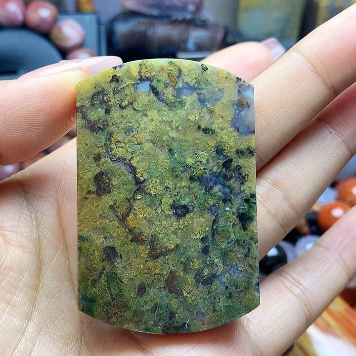 未镶嵌吊坠(不含链)硅化玉无事牌
