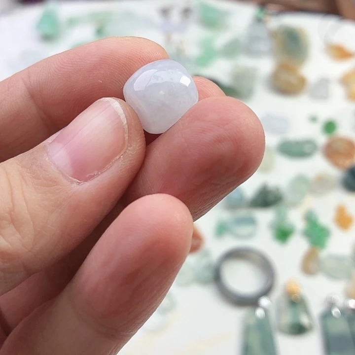 翡翠未镶嵌颈饰路路通