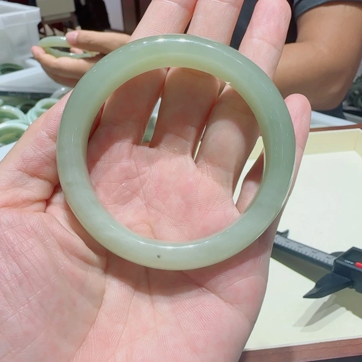 未镶嵌手镯和田玉32