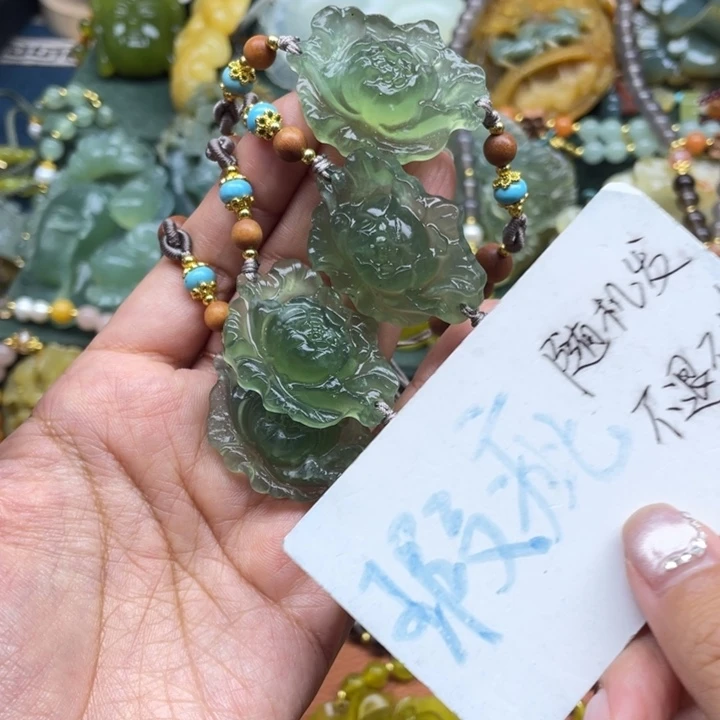 蛇纹石玉未镶嵌吊坠