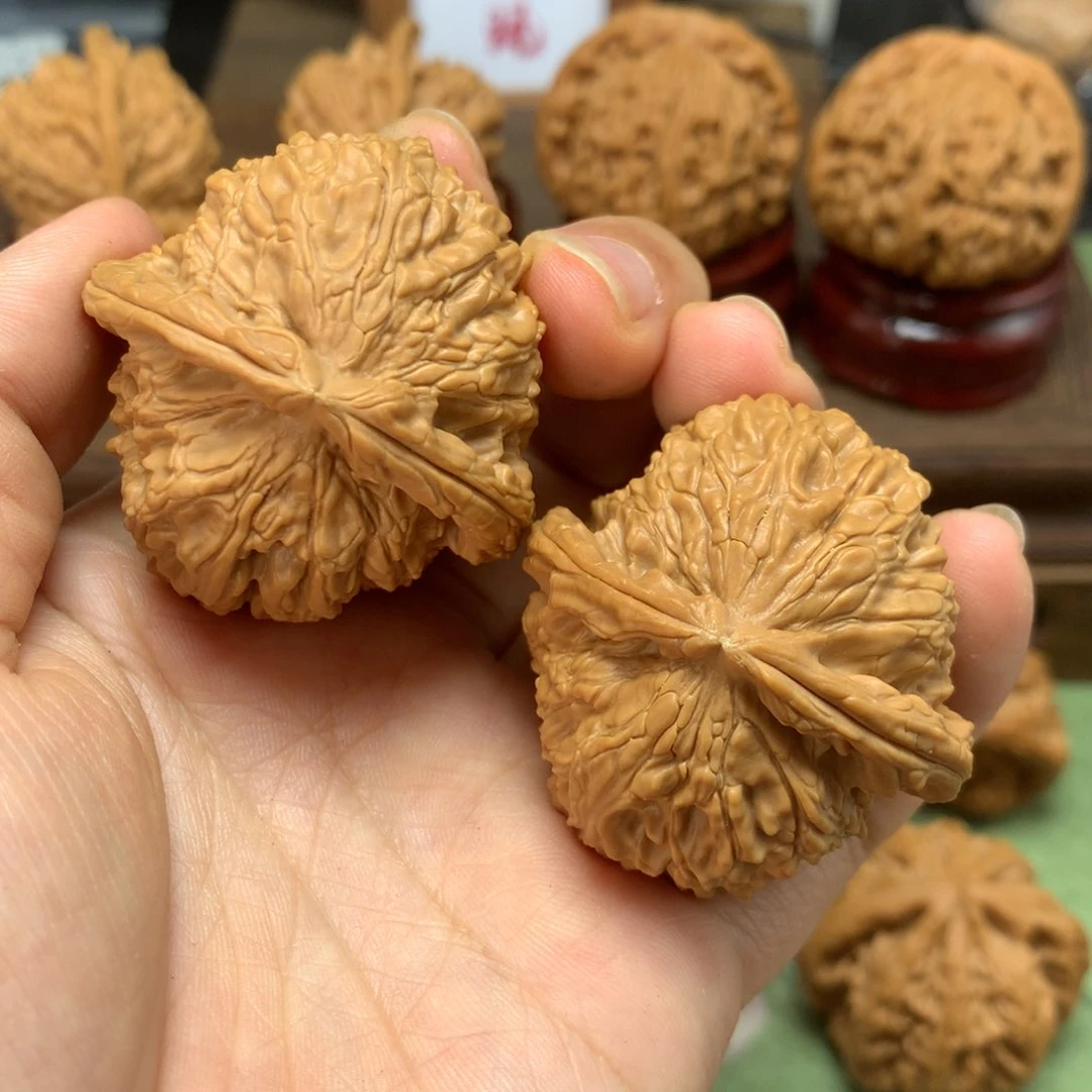 文玩核桃吊坠41白狮子