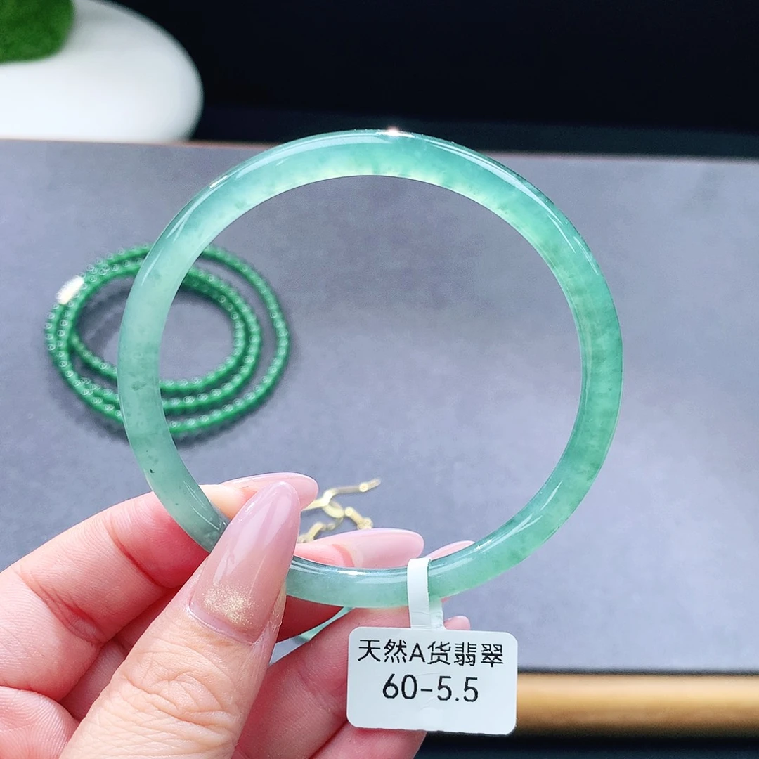 未镶嵌手镯（圆镯）翡翠