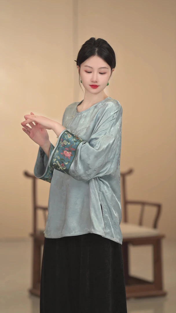 「烟雨唱扬州」蓝色长袖网红百搭国风宽松圆领斜襟纯色休闲新中式