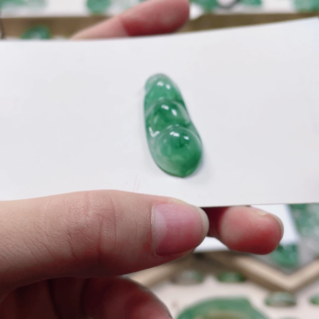 石英质玉四季豆吊坠未镶嵌