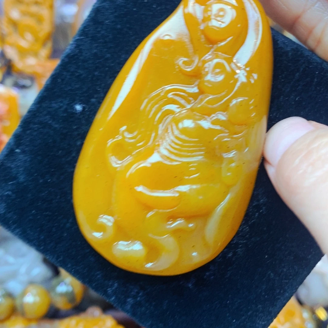 未镶嵌石英质玉（黄龙玉）颈饰