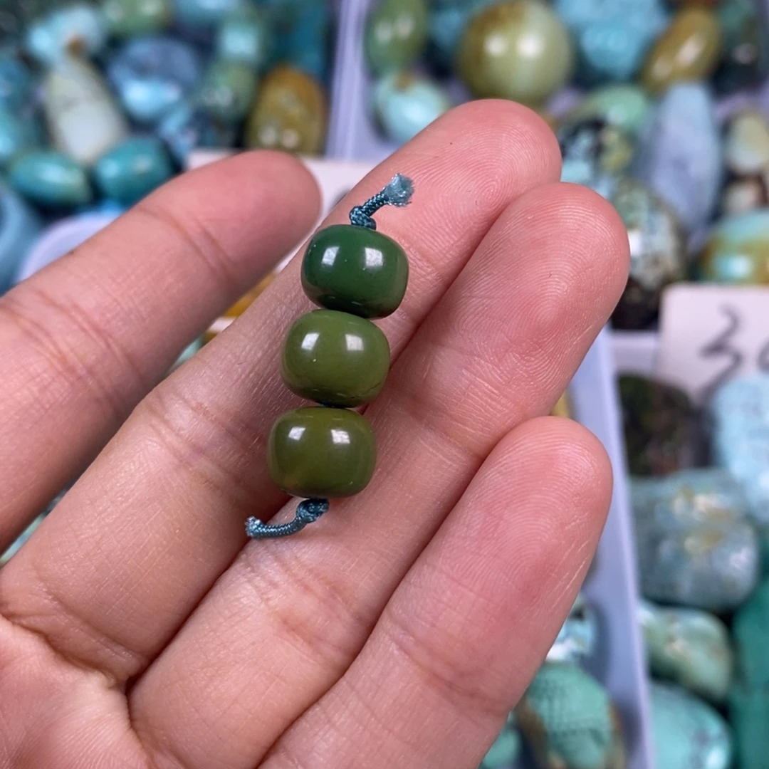 绿松石未镶嵌颈饰