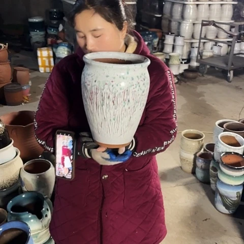 口20高27瑕疵底裂盆子。