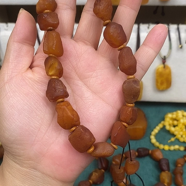 蜜蜡未镶嵌珠宝奇石手持