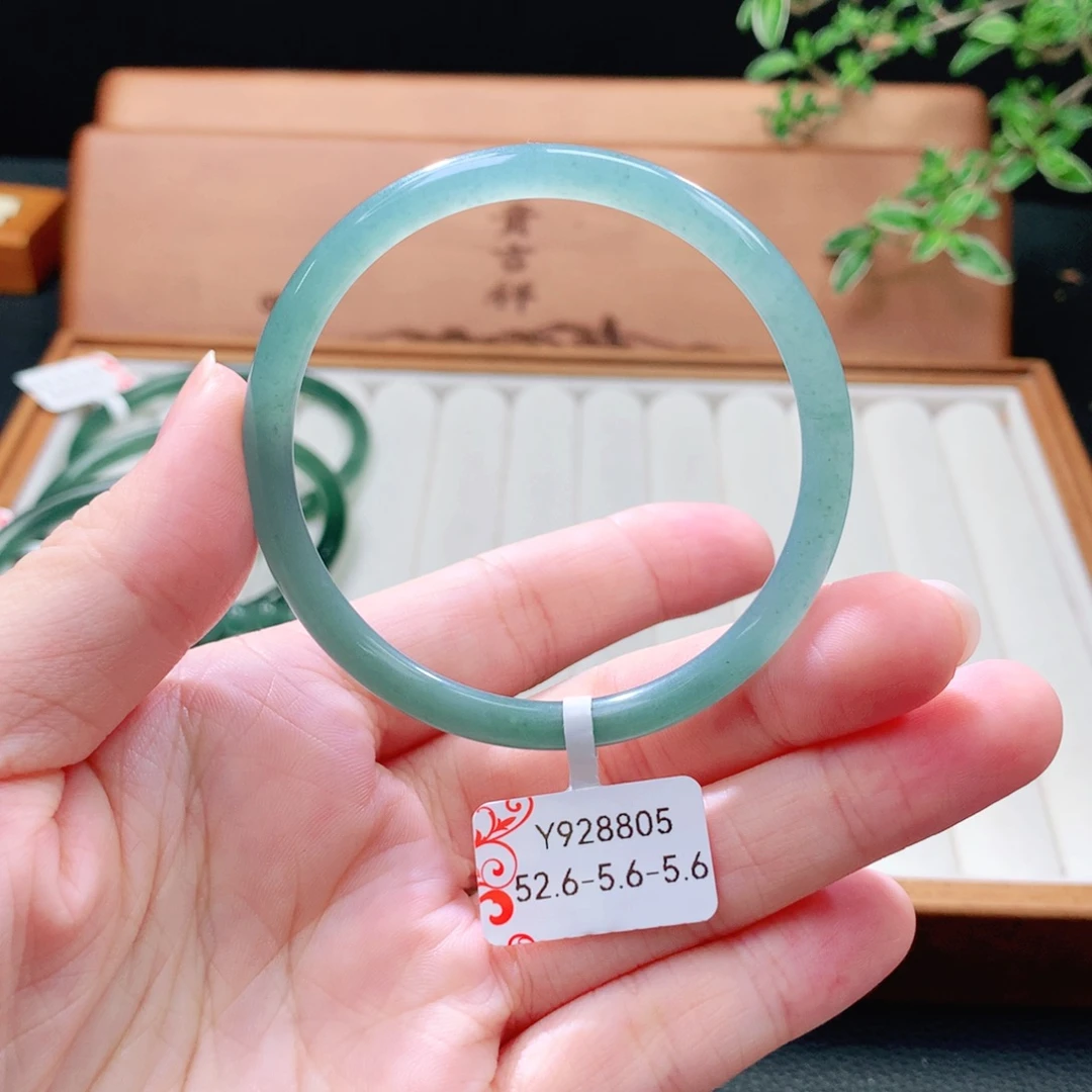 翡翠未镶嵌手镯（圆镯）