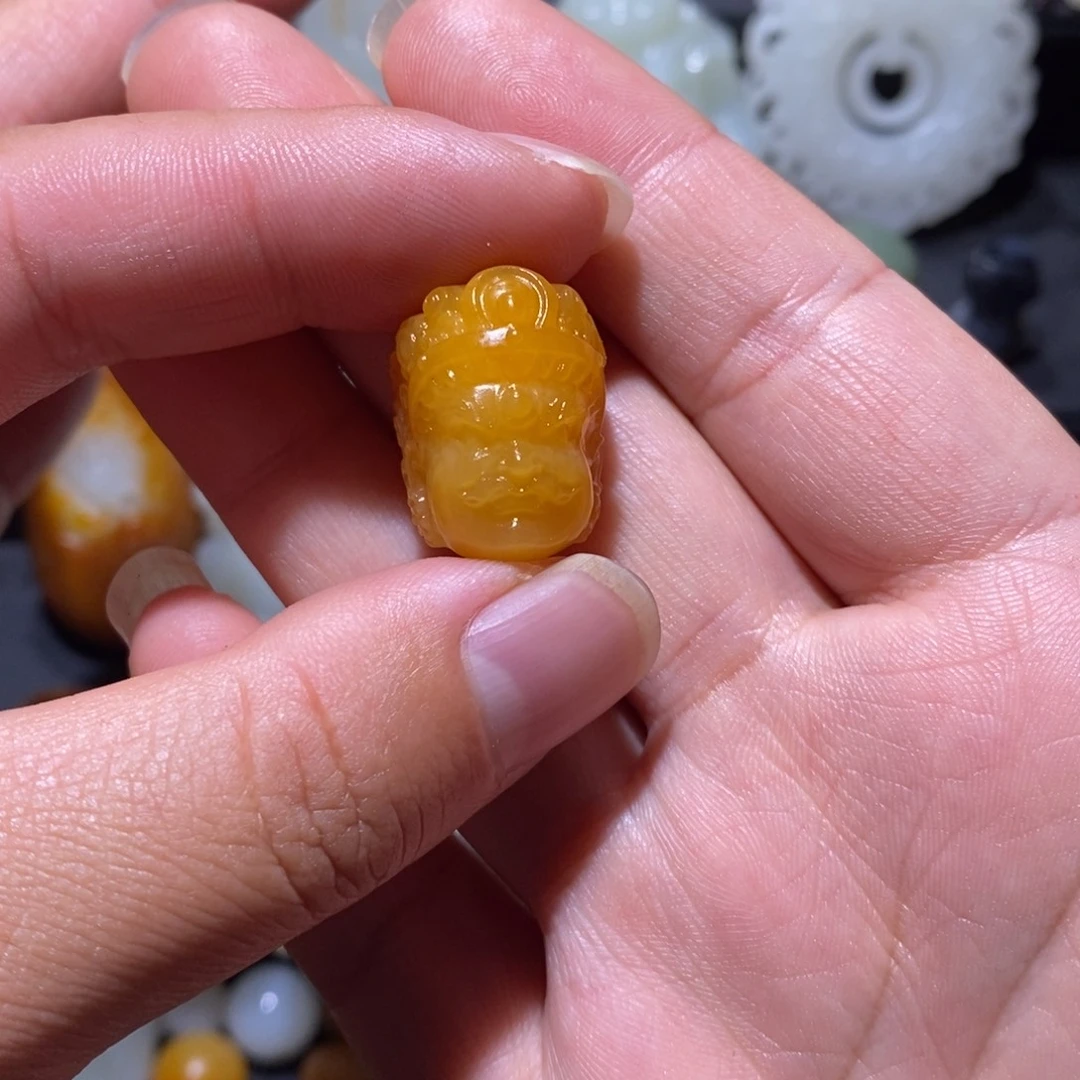 刘***斌和田玉未镶嵌颈饰