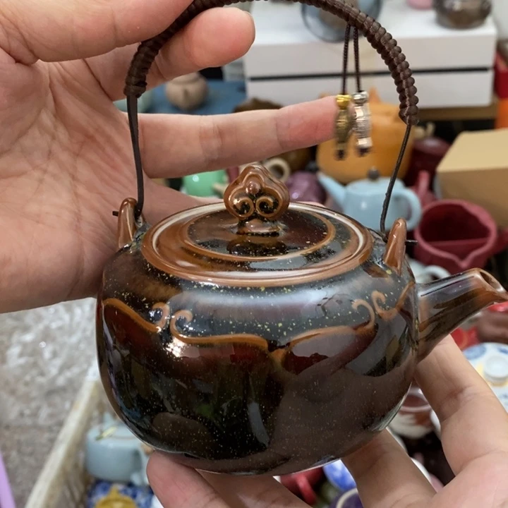 陶瓷艺术品及陶瓷壶