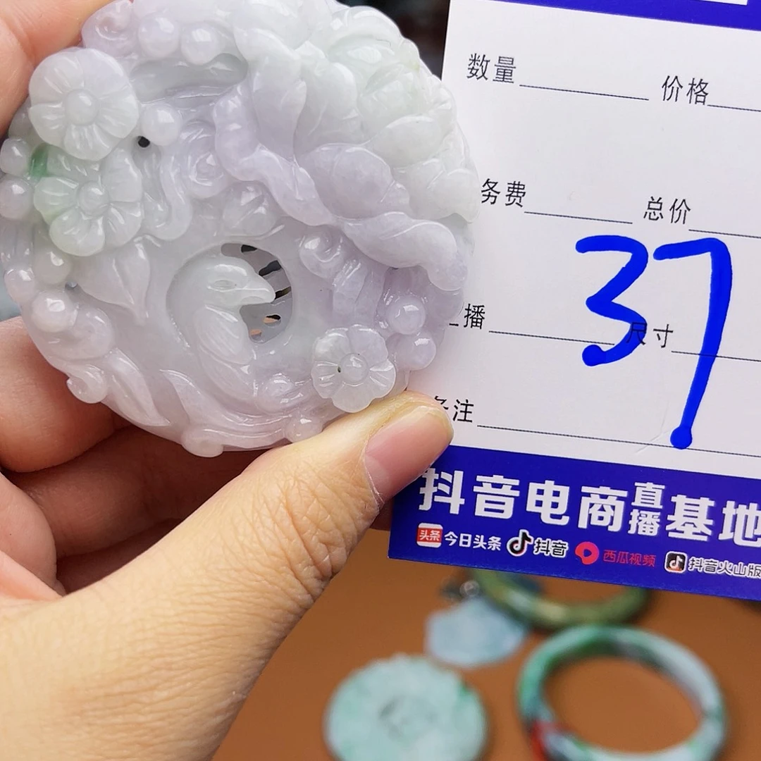 翡翠颈饰未镶嵌你