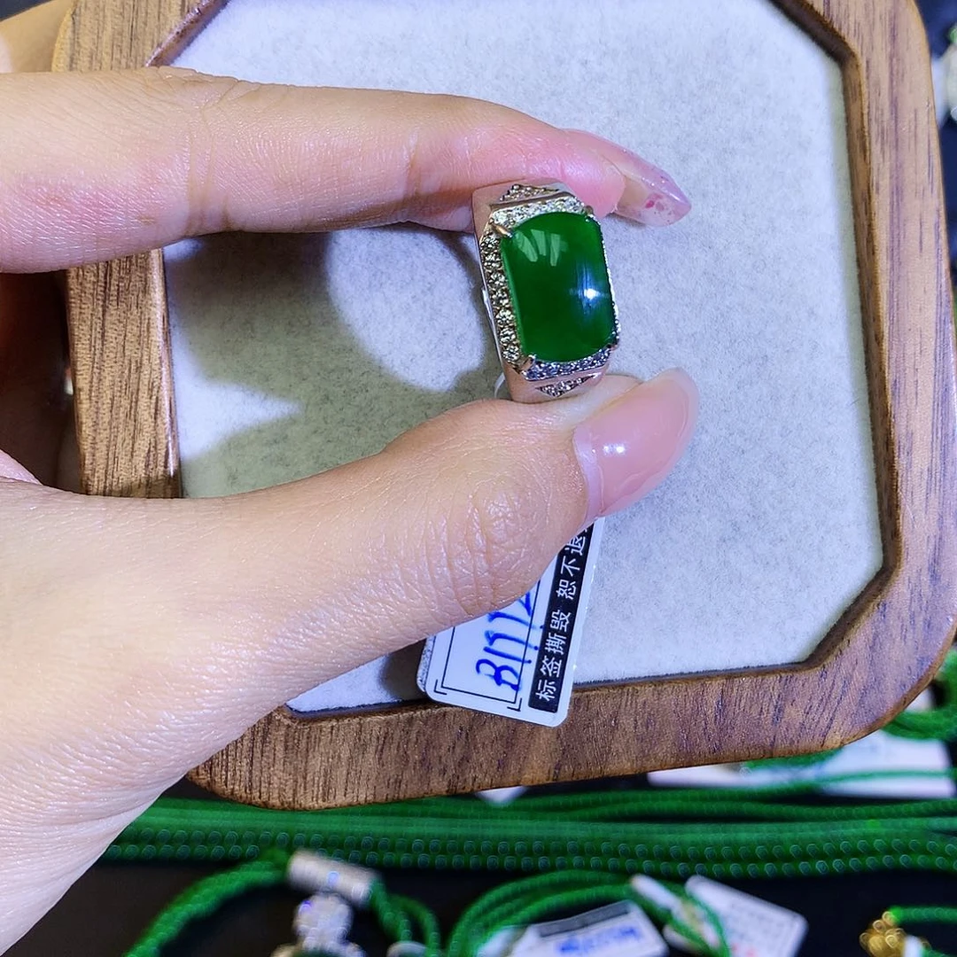 翡翠戒指银S925镶嵌天然翡翠马鞍戒指