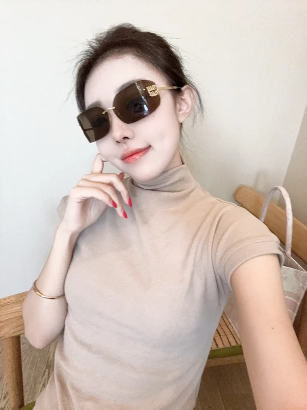 [Lin Lin]“百搭神衣”奶茶色温柔大气韩女老钱风显身材～