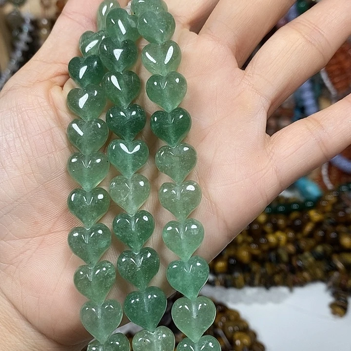 玛瑙/玉髓未镶嵌珠宝半成品天然绿草莓晶屁桃卡12mm15颗