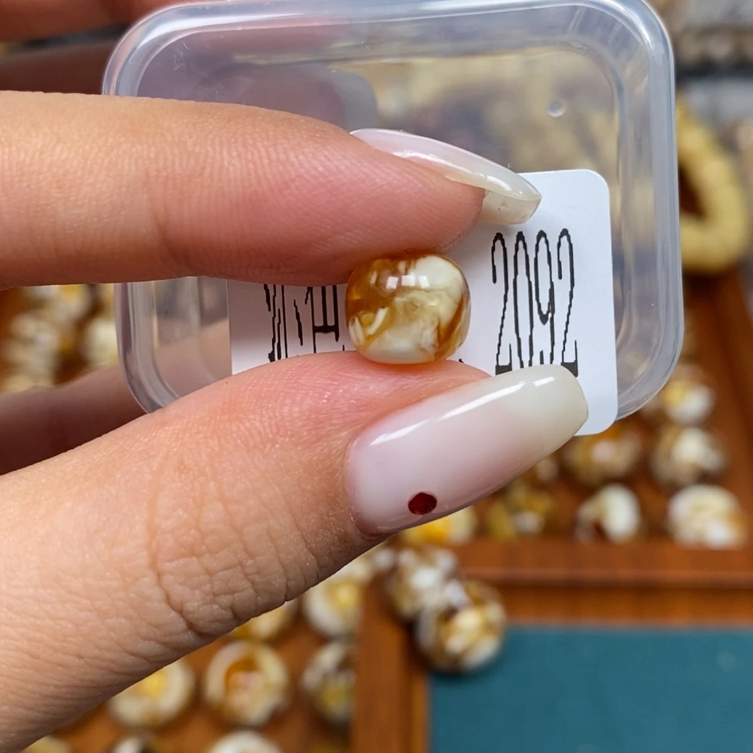 蜜蜡未镶嵌珠宝奇石沁色蜜蜡未镶嵌2092