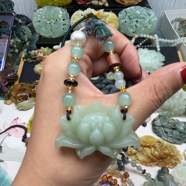 蛇纹石玉未镶嵌颈饰