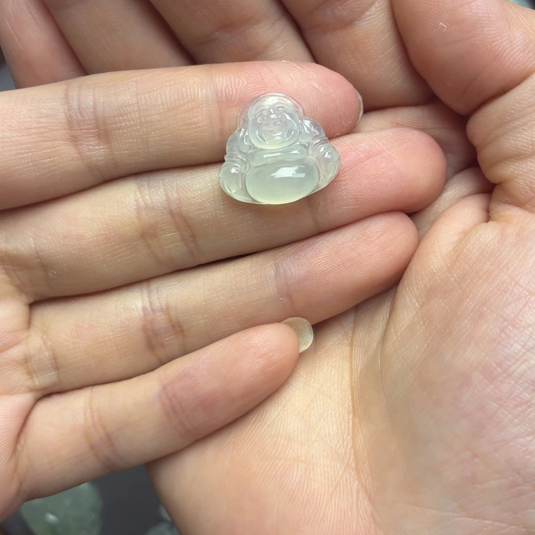 翡翠未镶嵌颈饰晴底佛