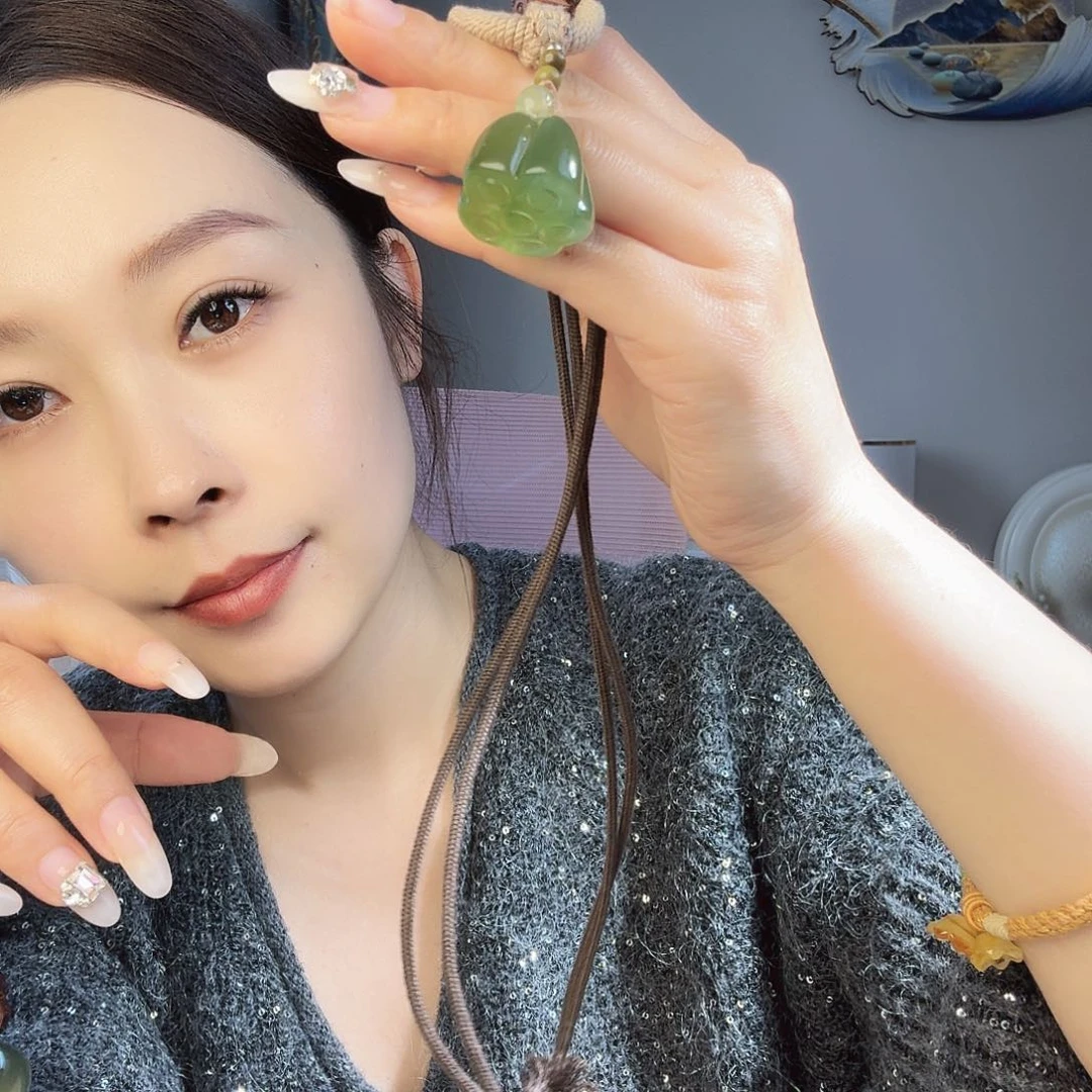 麻***郭蛇纹石玉未镶嵌颈饰