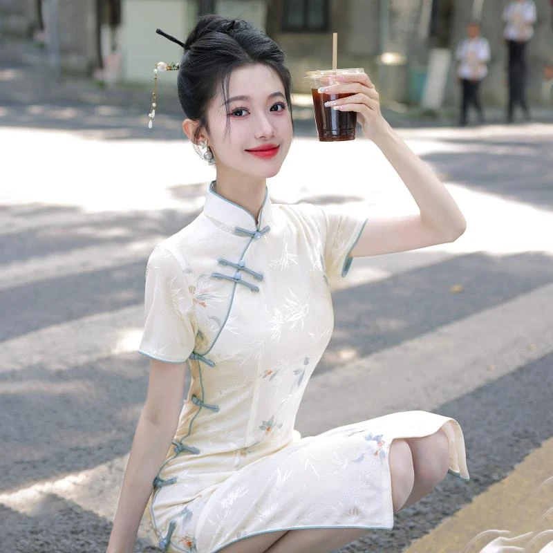 旗袍2025新款夏季改良年轻款少女白色新中式日常可穿小个子中长款